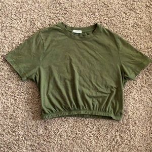 Green elastic waisted T-shirt/crop top.